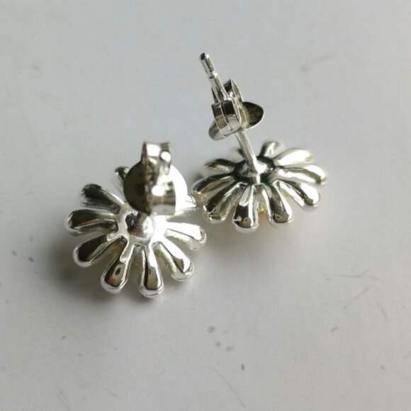 New sterling silver 14k gold daisy stud earrings - Picture 3 of 9